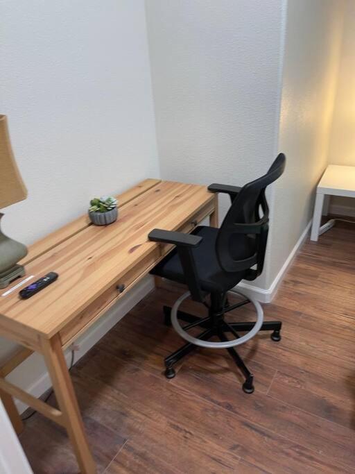 Brand New 2Br Cute Blue Led In North Fresnoアパートメント エクステリア 写真