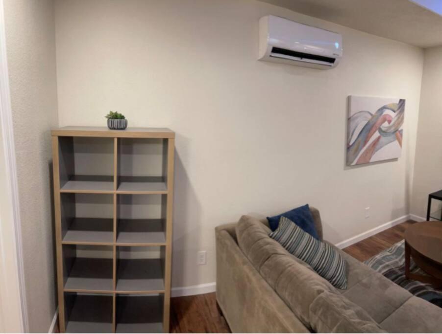 Brand New 2Br Cute Blue Led In North Fresnoアパートメント エクステリア 写真