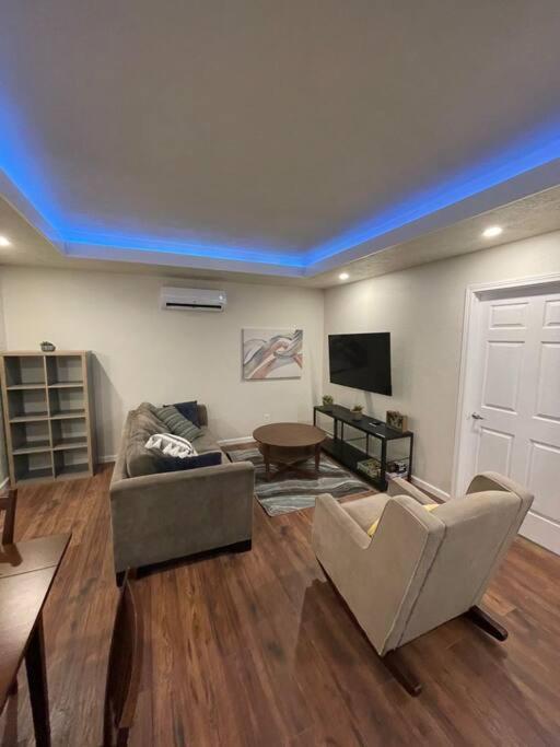 Brand New 2Br Cute Blue Led In North Fresnoアパートメント エクステリア 写真